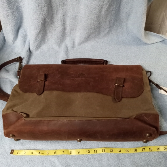 The Territory Ahead heavy leather messenger/Computer bag-Carry on w/adjustable …